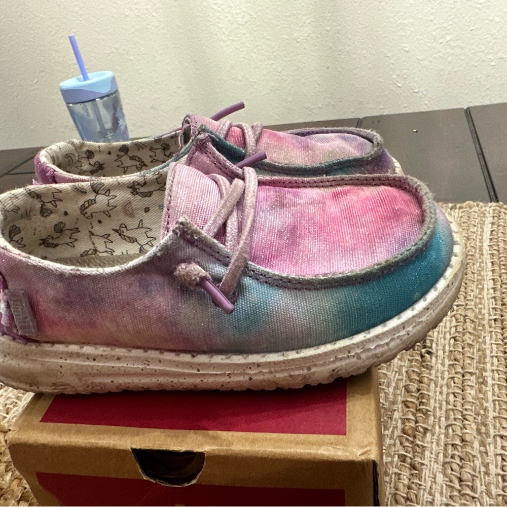 Kids hey dudes size 9